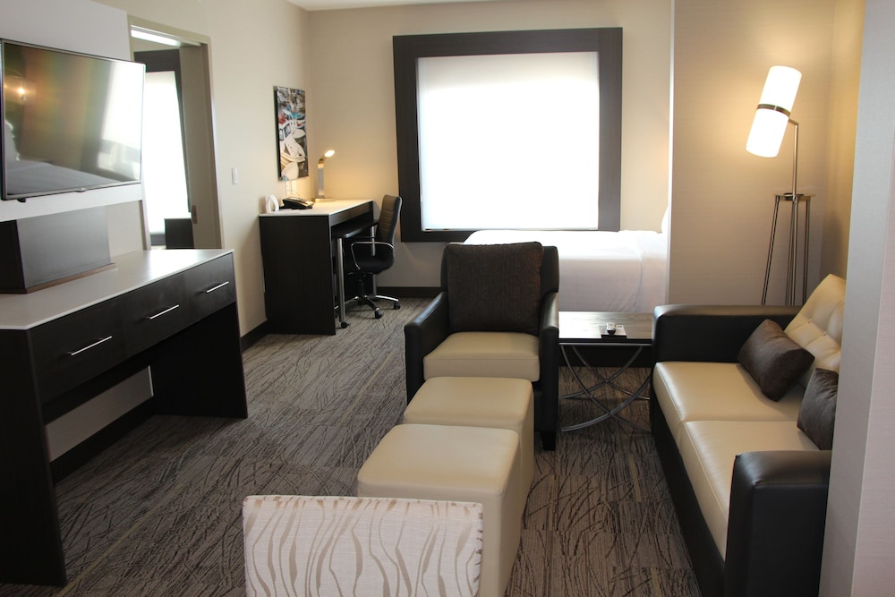 Holiday Inn Express Suites Cold Lake 32/73