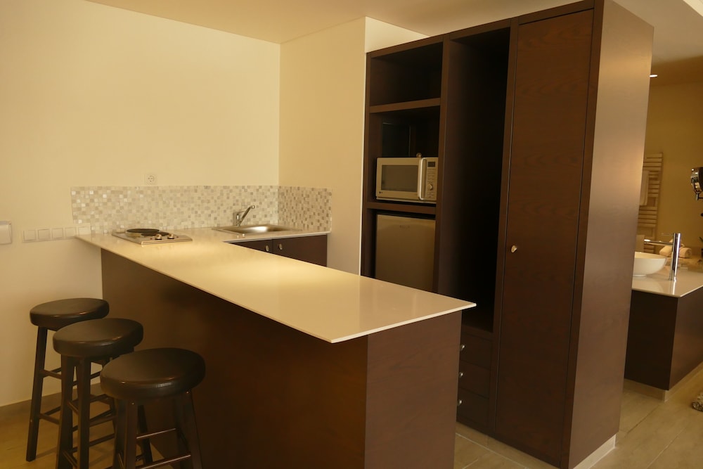 Three O Nine Hotel 4/50