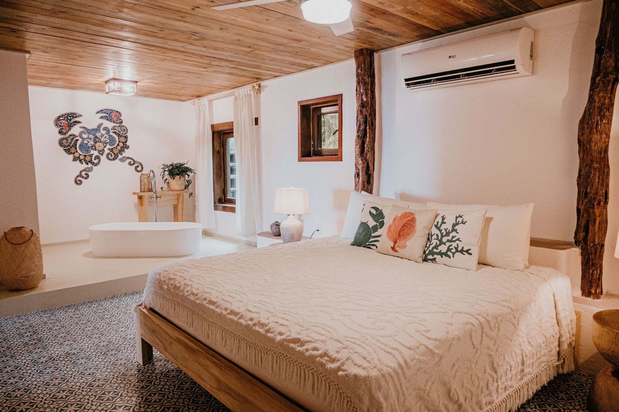 EXECUTIVE, DOUBLE OR TWIN BED, SEA VIEW