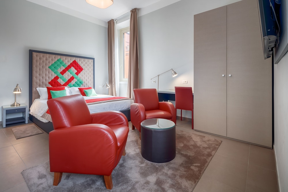 NO 9 COLOSSEO LUXURY SUITES 40/50
