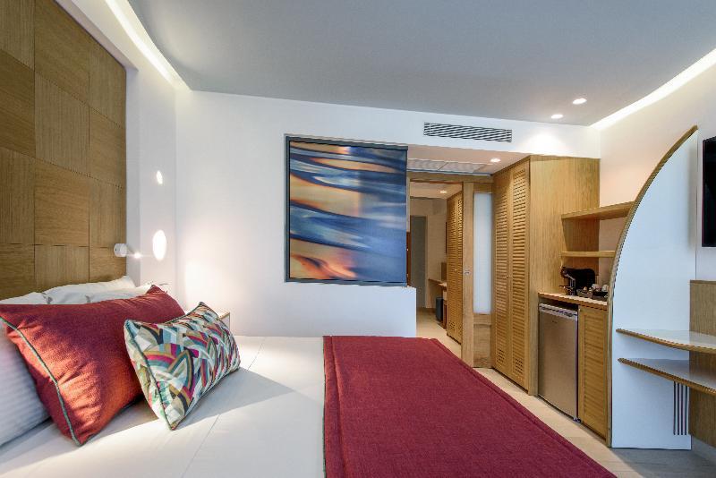 2 Bedrooms, Pool, Family, Single