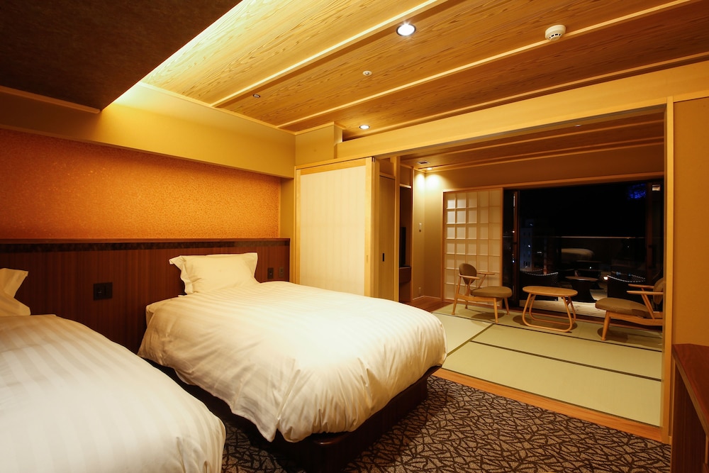 THE SHIROYAMA TERRACE TSUYAMA VILLA 9/68