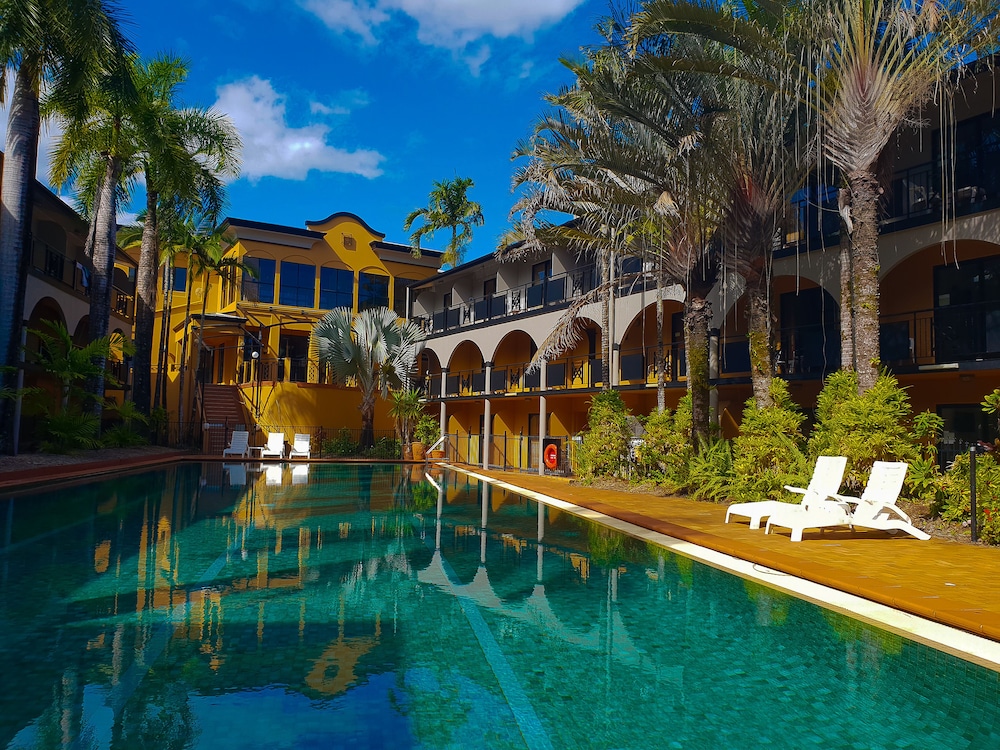 Palm Royale Cairns 4/27