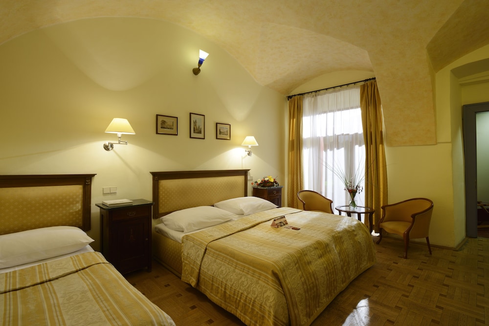 ELITE HOTEL 9/50