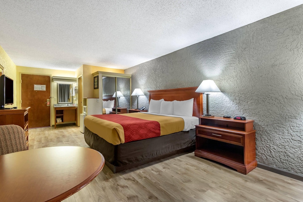غرفة بسرير كينج لذوي الإعاقة، Econo Lodge Broken Arrow 9/10