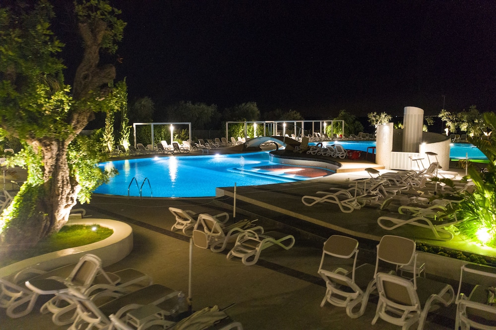 VILLAGGIO BAIA DEL MONACO 44/55