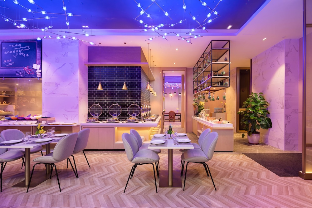 Buddy Hotel 28/50