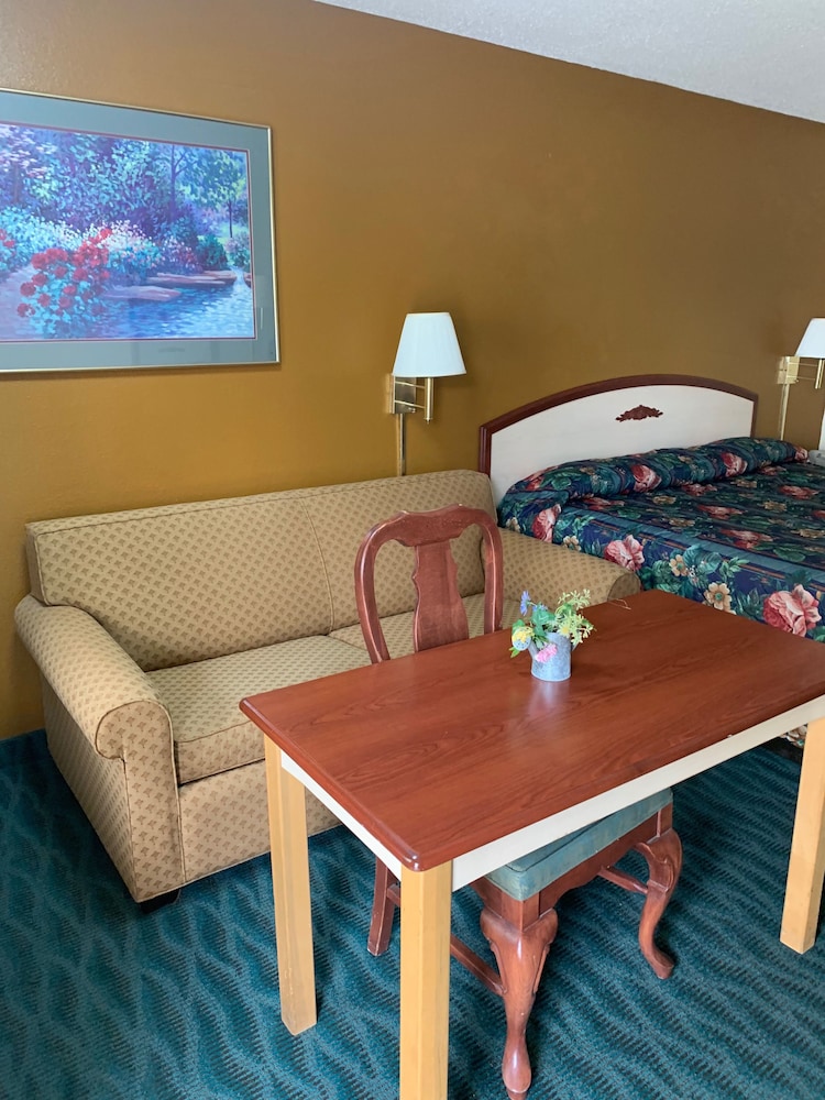 Budget Inn Talladega 44/61