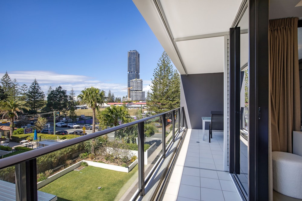 Ultra Broadbeach 34/72