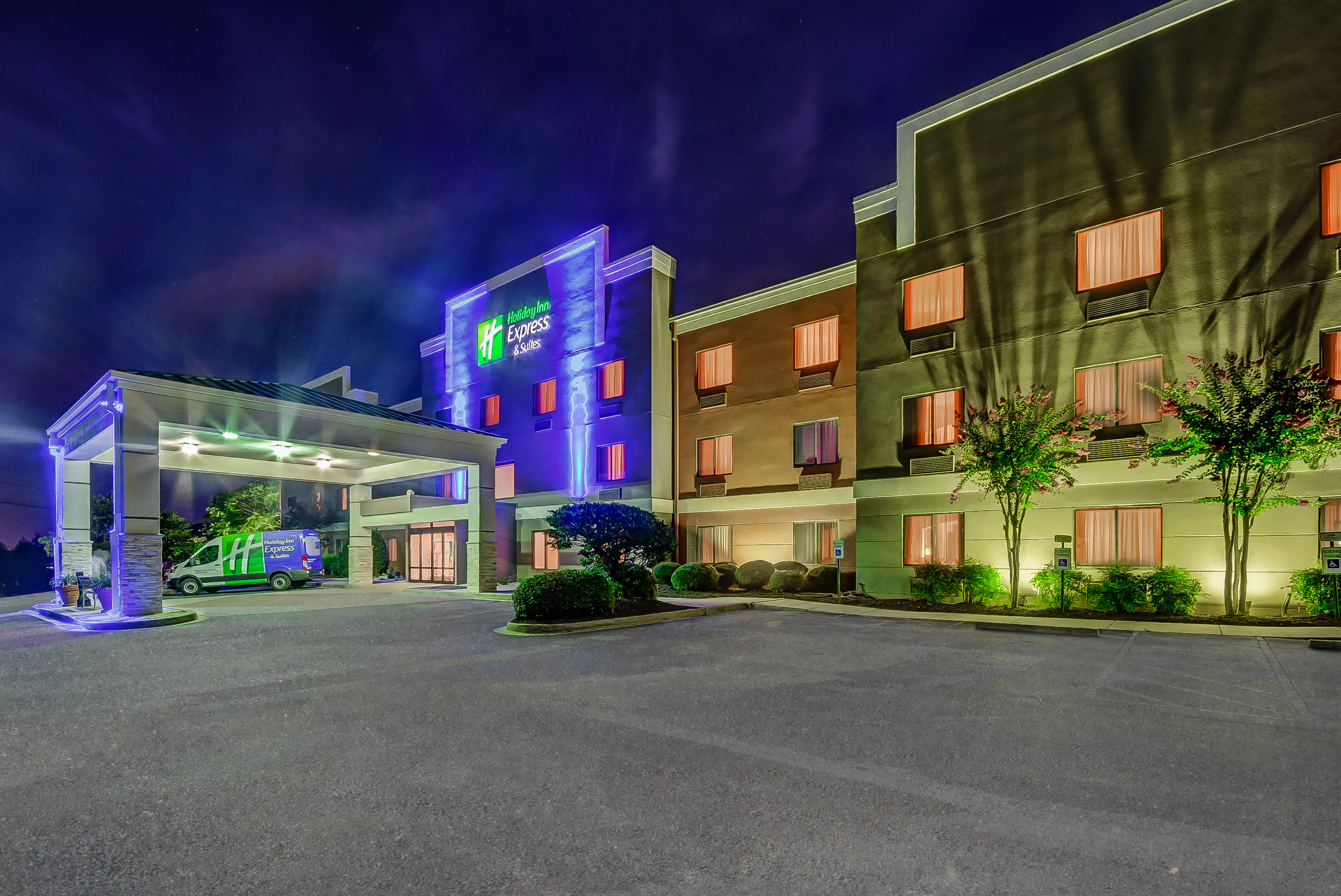 Holiday Inn Express Suites Greenville Airport 67/70