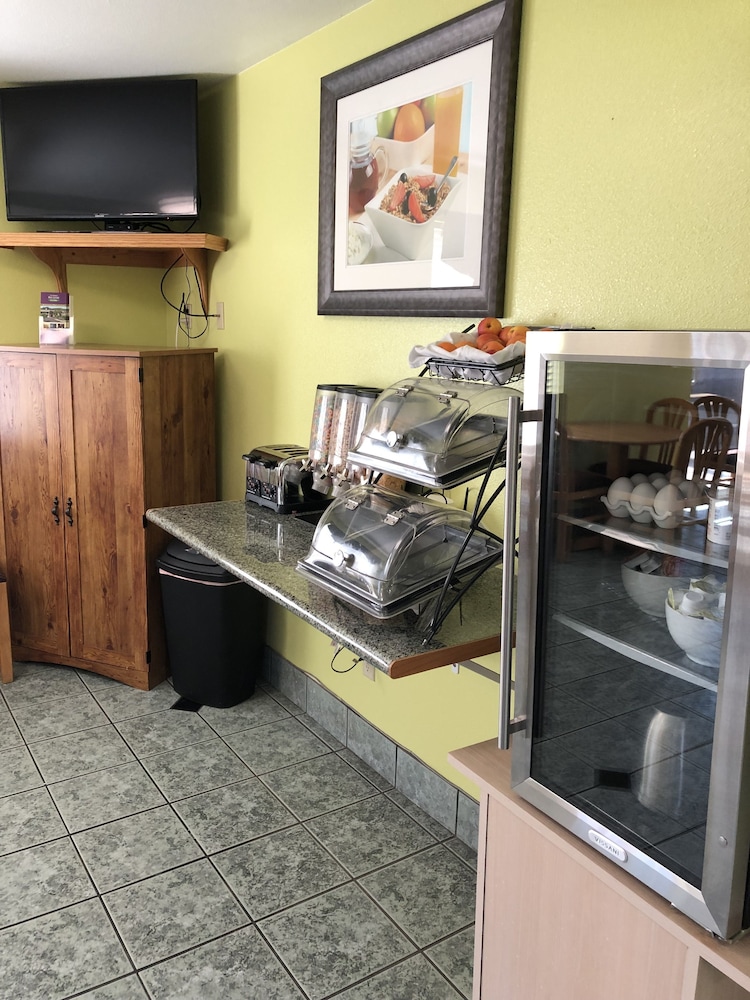 Cloverdale Wine Country Inn and Suites 41/47