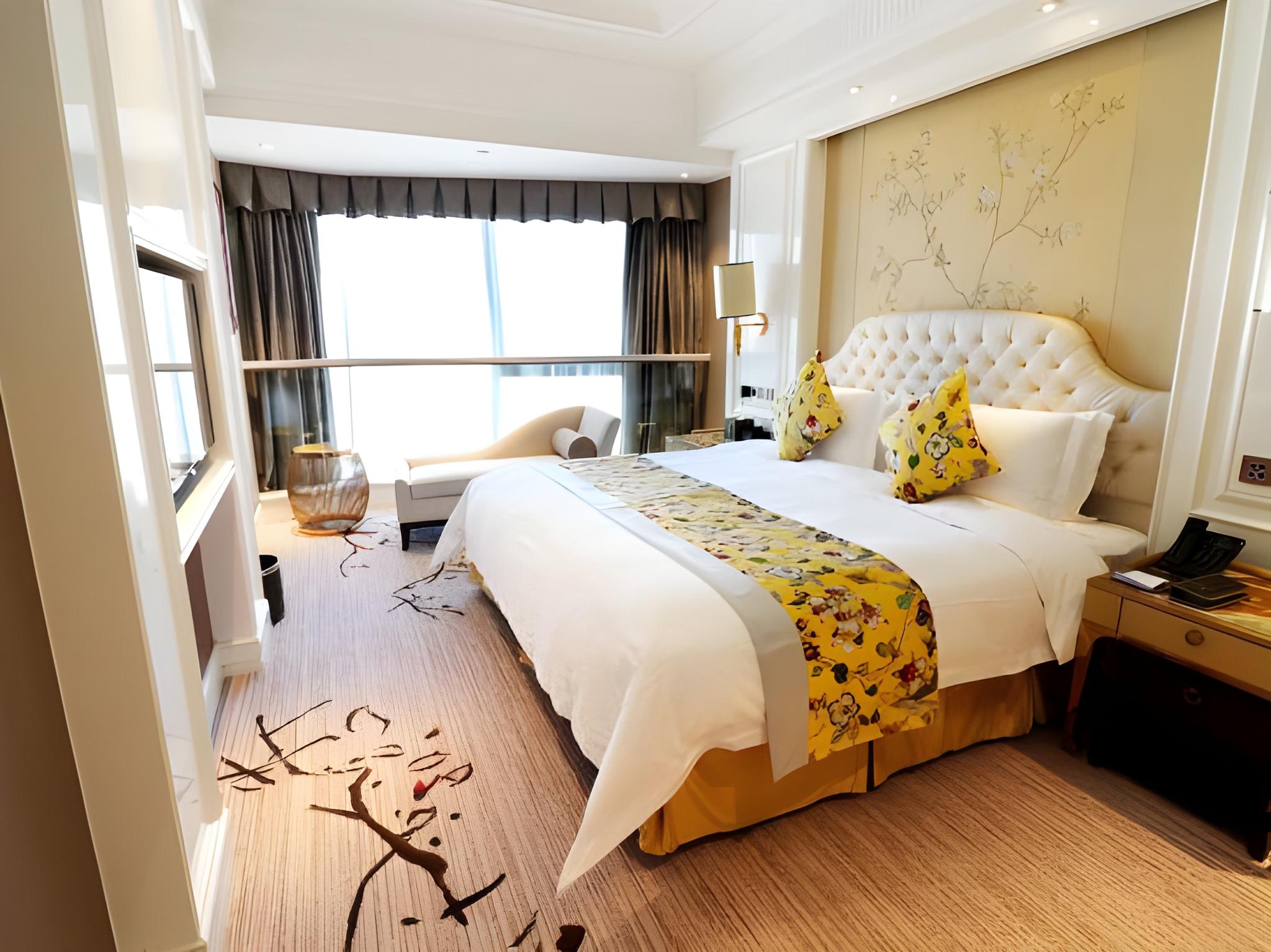 2 Bedrooms, Deluxe, Executive, Suite, 2 Queen Beds, Living Area