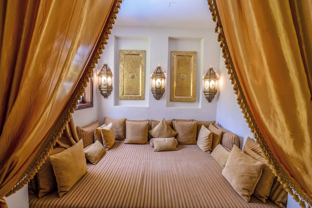 2 Bedrooms, Sultan, Villa, King and Queen Bed