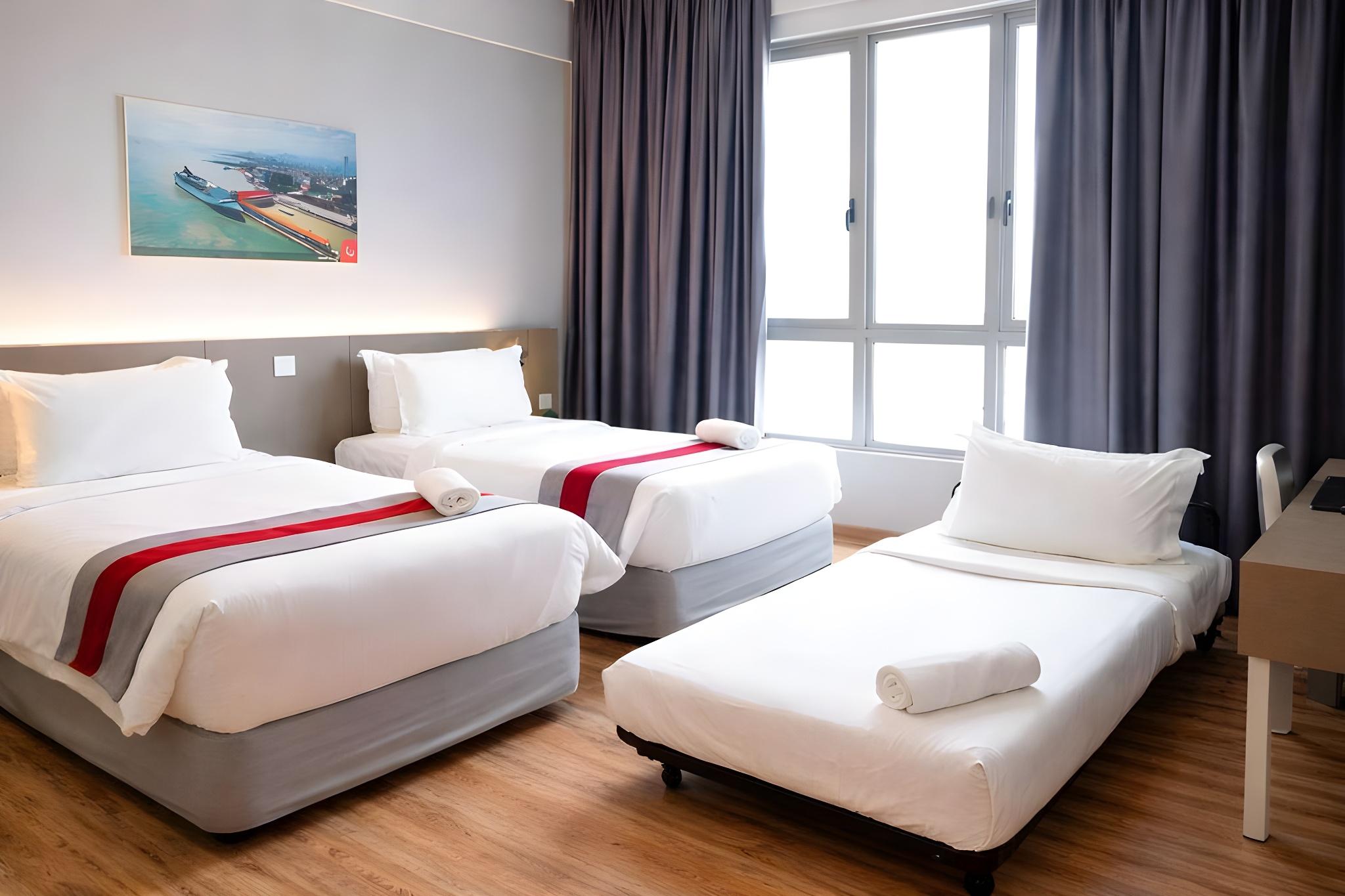 Hollywood, Deluxe, Triple, 3 Beds