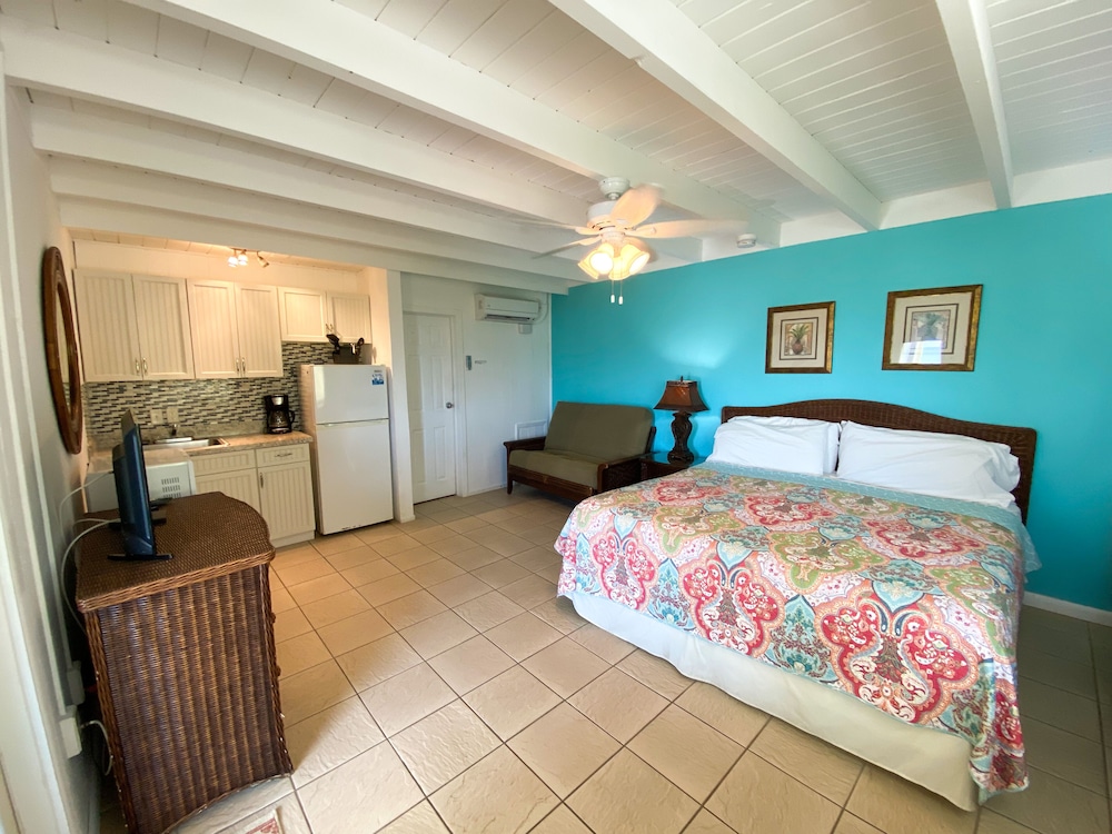 Pearl Beach Inn 7/54