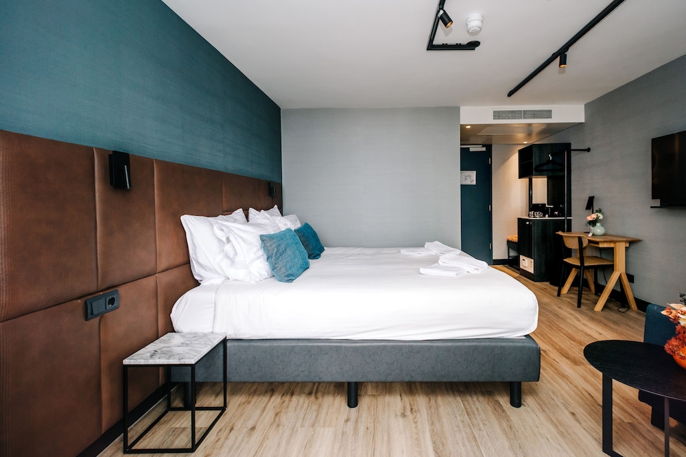 DELUXE, DOUBLE BED, SEA VIEW, BALCONY