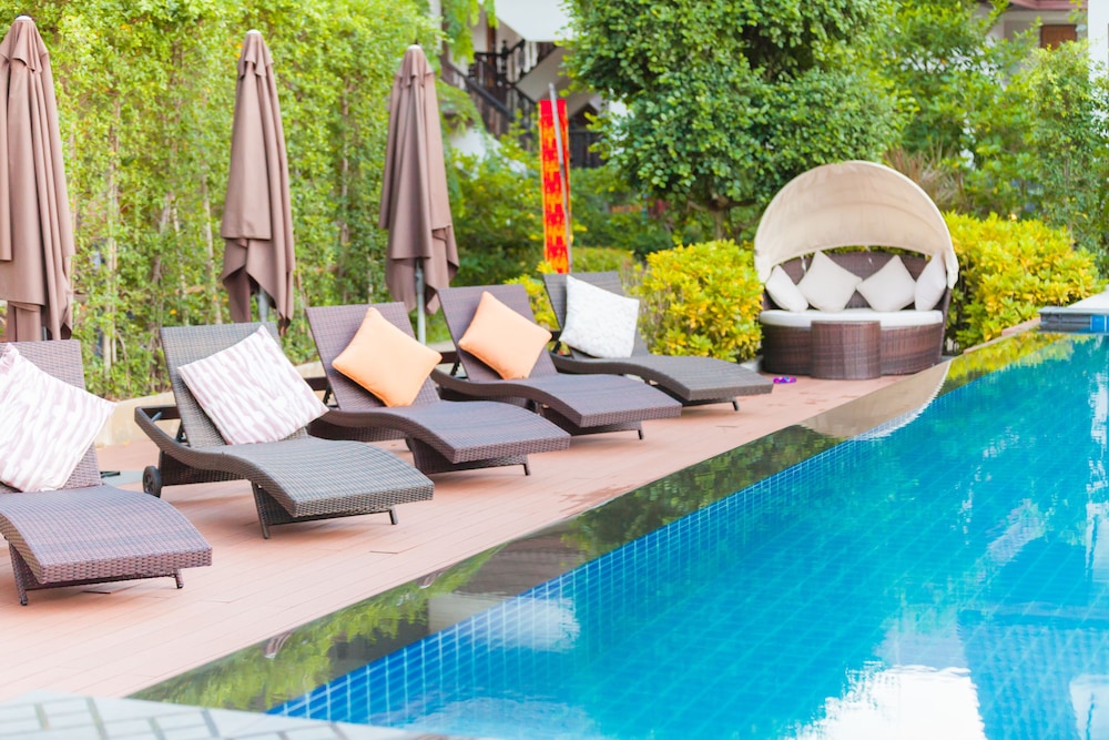 Nak Nakara Hotel 70/74