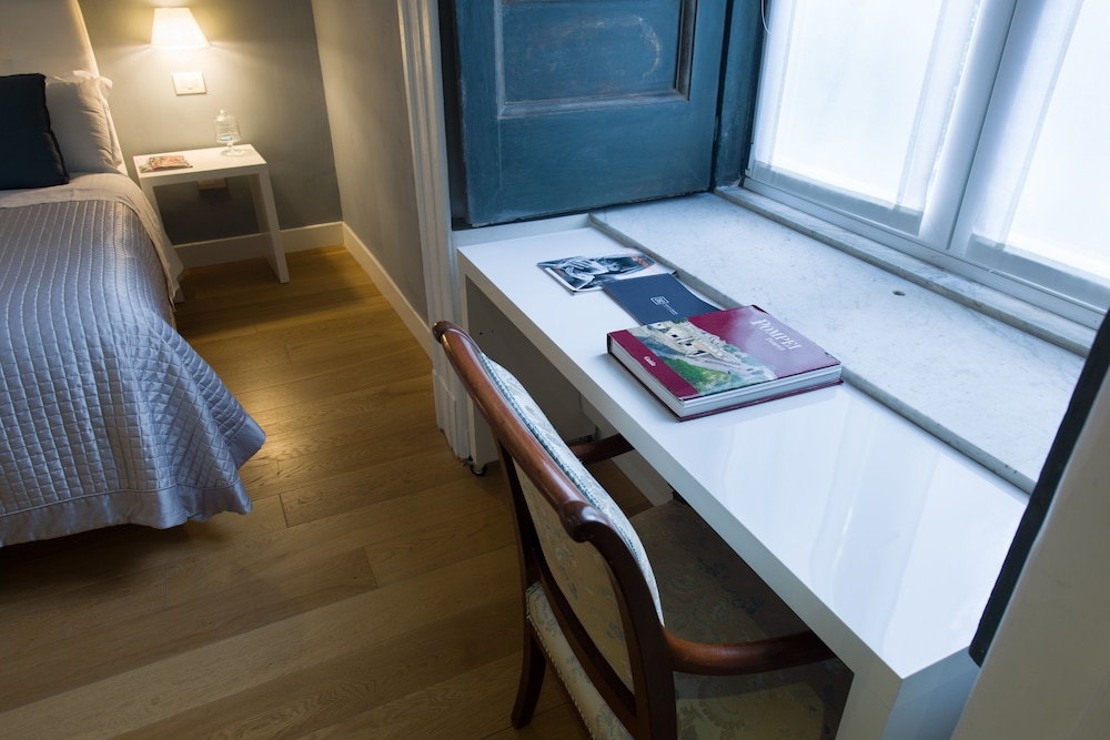 SANTA CHIARA BOUTIQUE HOTEL 27/73