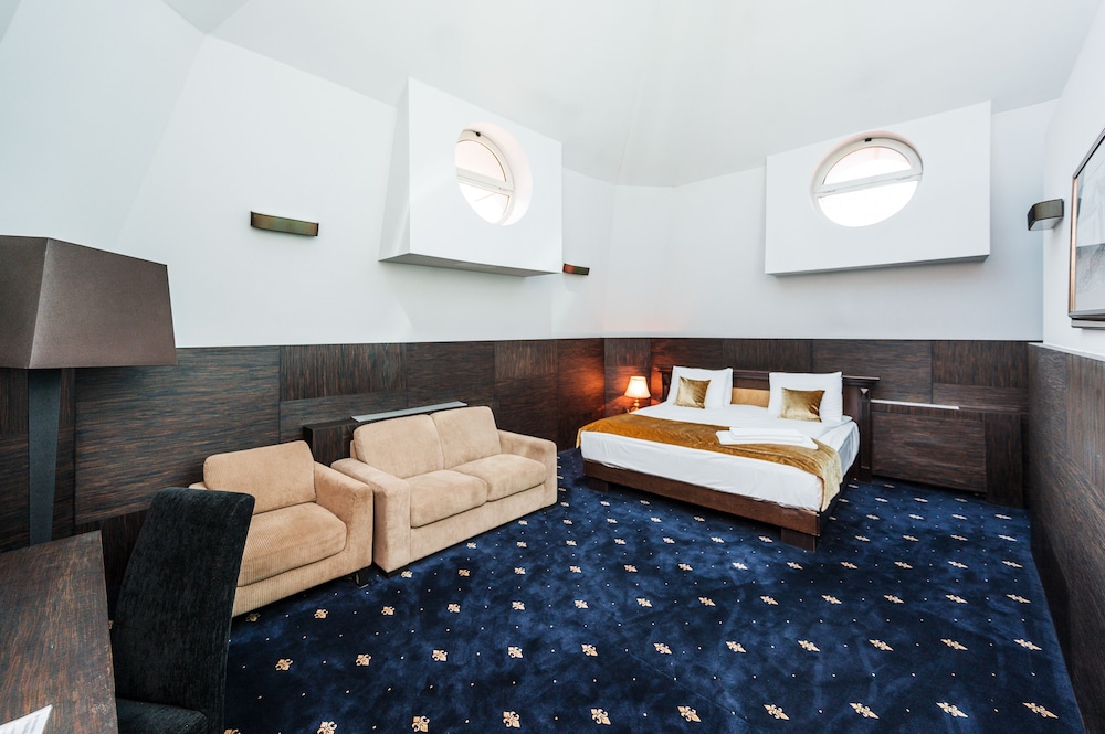 Europe Hotel 16/56