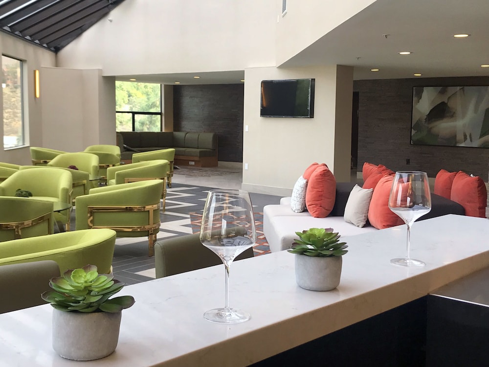 Doubletree By Hilton Pomona 30/64