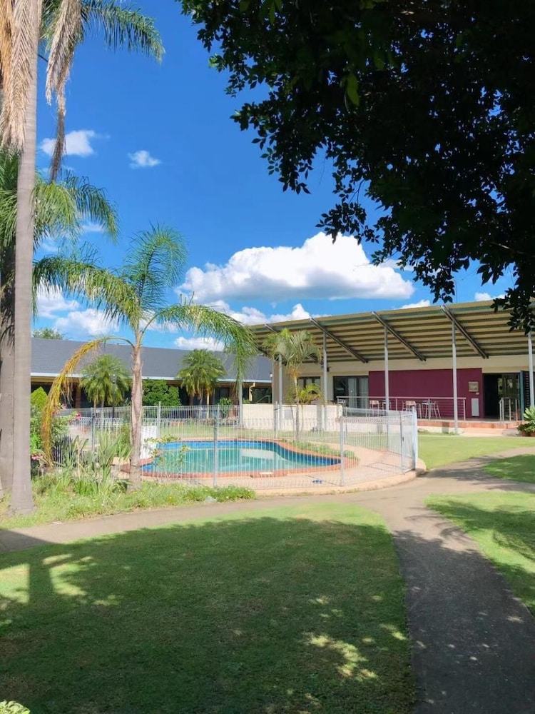 Oxley Motor Inn 38/43