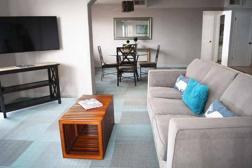 La Jolla Cove Suites 51/65
