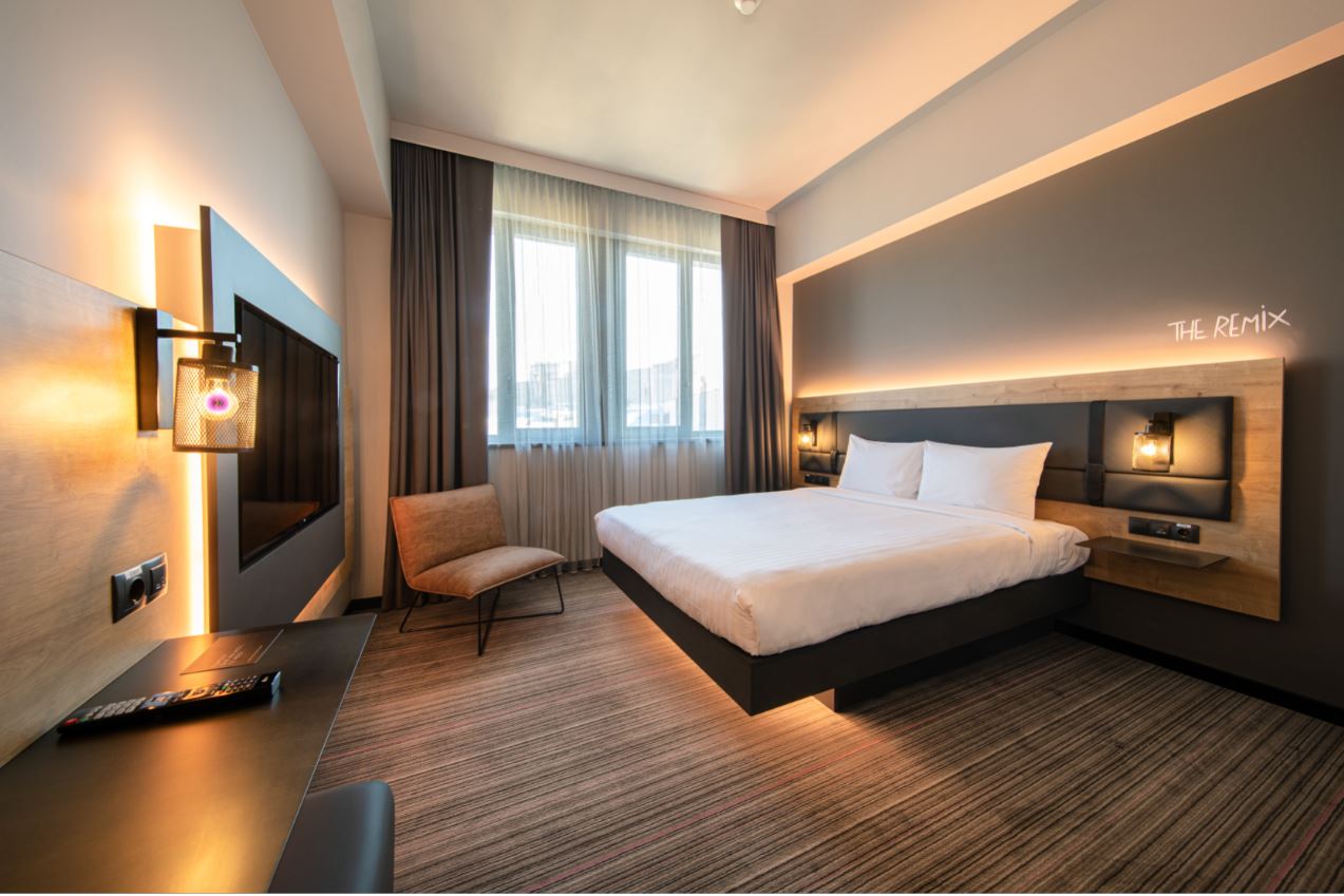 Moxy, Guest Room, Standard, Queen Bed