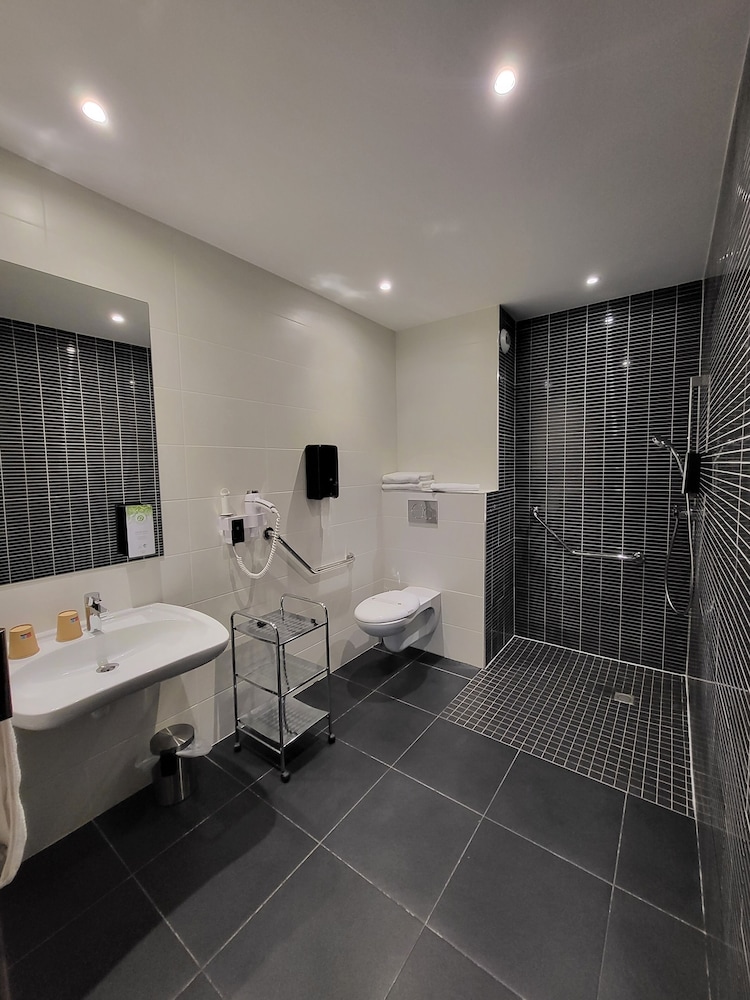 Hotel Kyriad Saint Quentin En Yvelines - Montigny 58/58