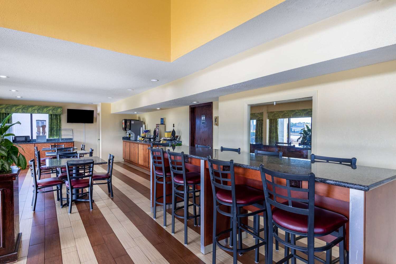 Days Inn by Wyndham Florence/I-95 North 32/42