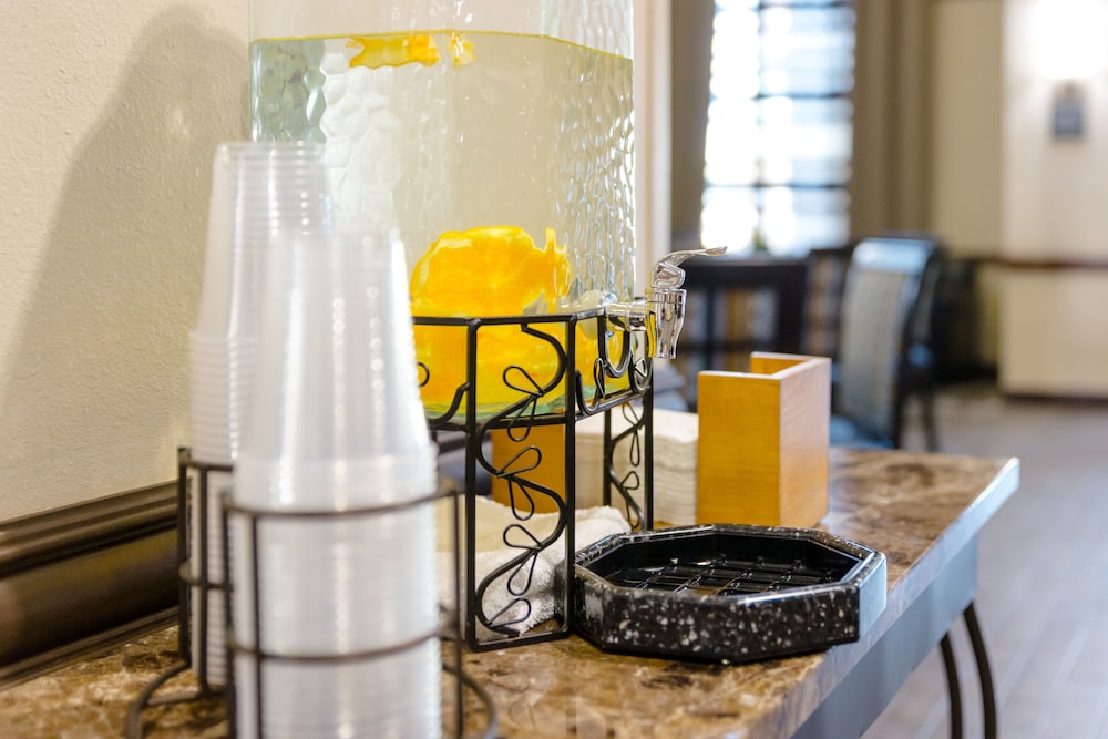 Hampton Inn and Suites Port Arthur, TX 28/47