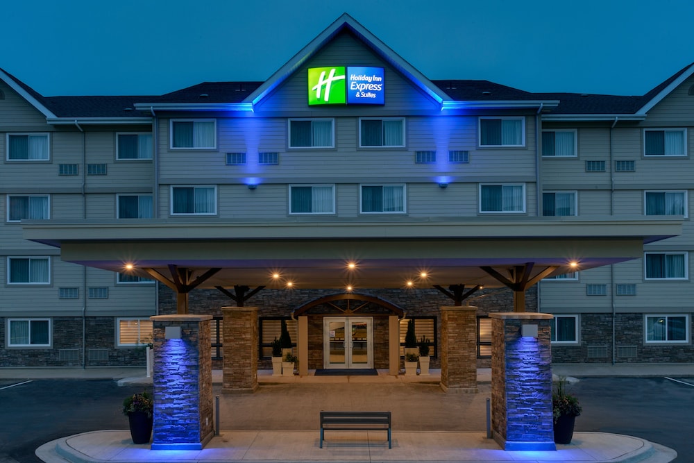 Holiday Inn Express Suites Fredericton 2/76