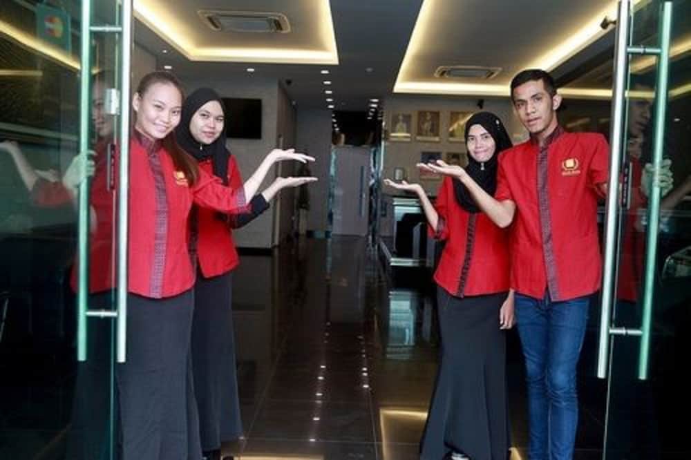 J SUITES HOTEL 42/47