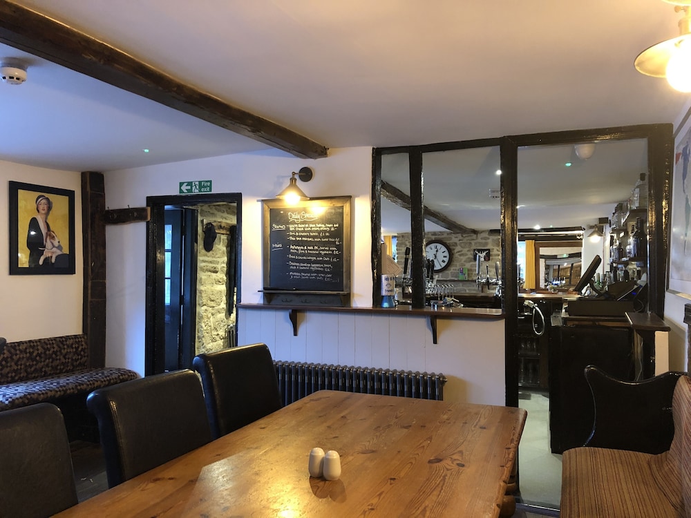 The White Hart 12/16