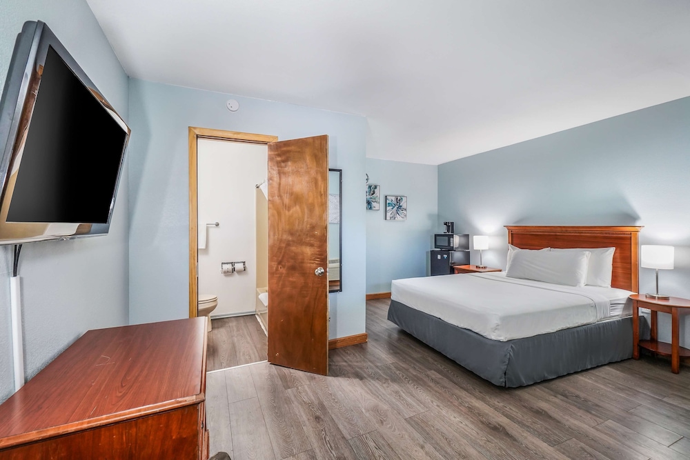 Americas Best Value Inn Marquette 12/46