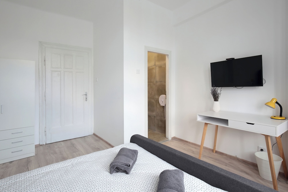 1 BEDROOM, DELUXE, DOUBLE BED, BALCONY
