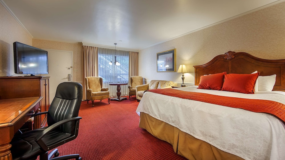 غرفة قياسية كبيرة بسرير كينج بحوض جاكوزي