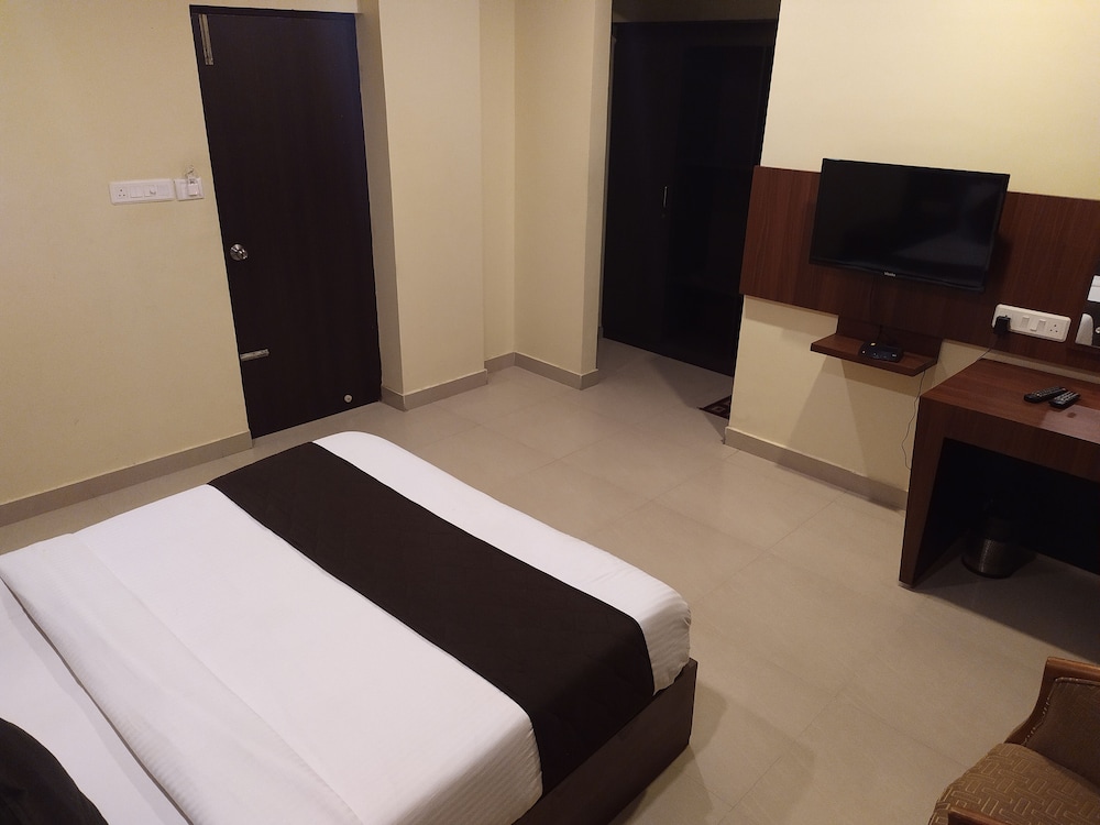 Hotel Parkway Inn 8/25
