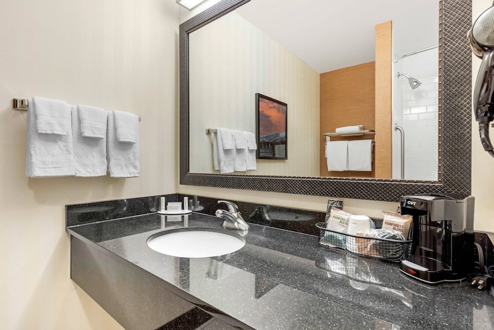 Fairfield Inn Suites Rockford 18/46