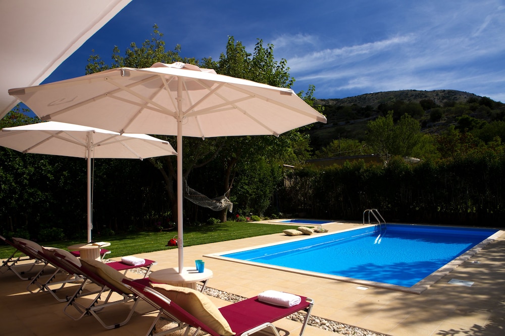 Exanthia Villas 28/50