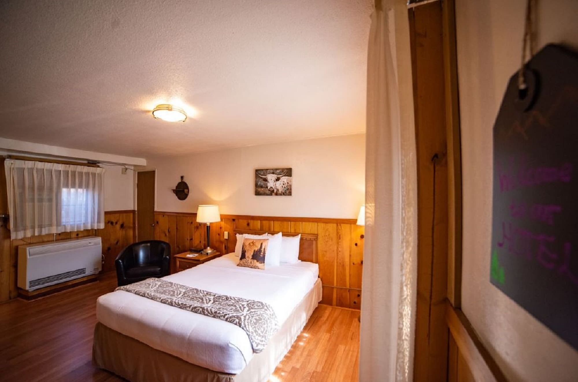 Standard, Queen Bed