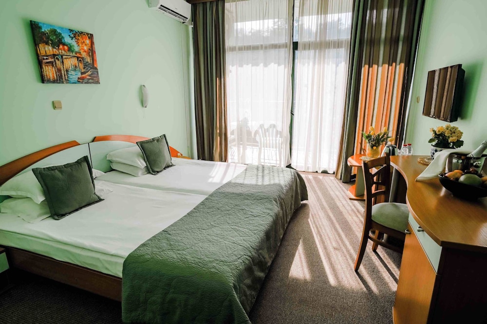 Palm Beach Hotel - All Inclusive with Free beach package & Private Beach 15/50