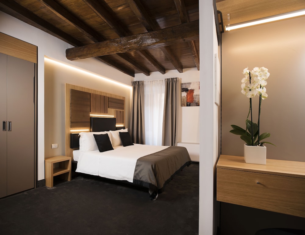 Trevi Hotel 46/79