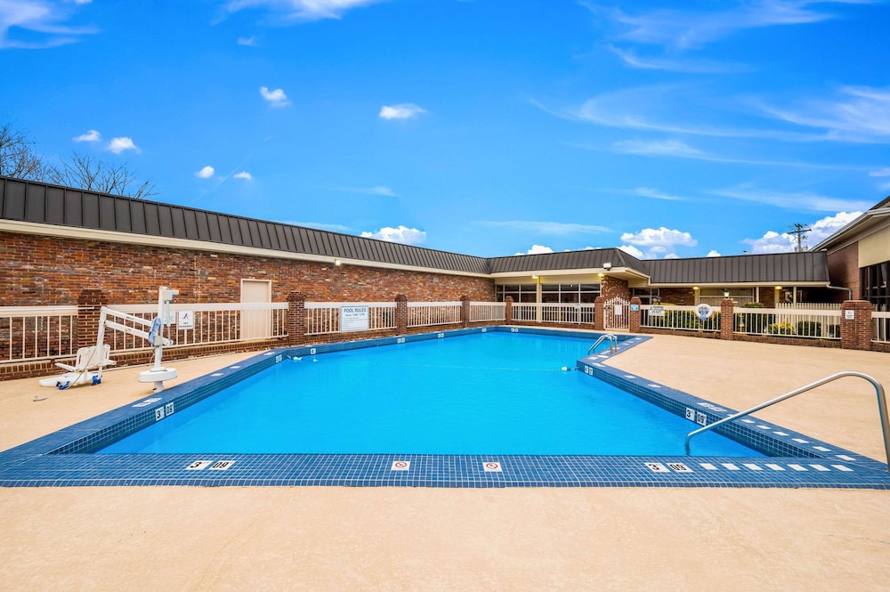 Econo Lodge Corinth 1/22