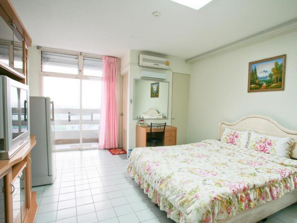 Deluxe, King Bed