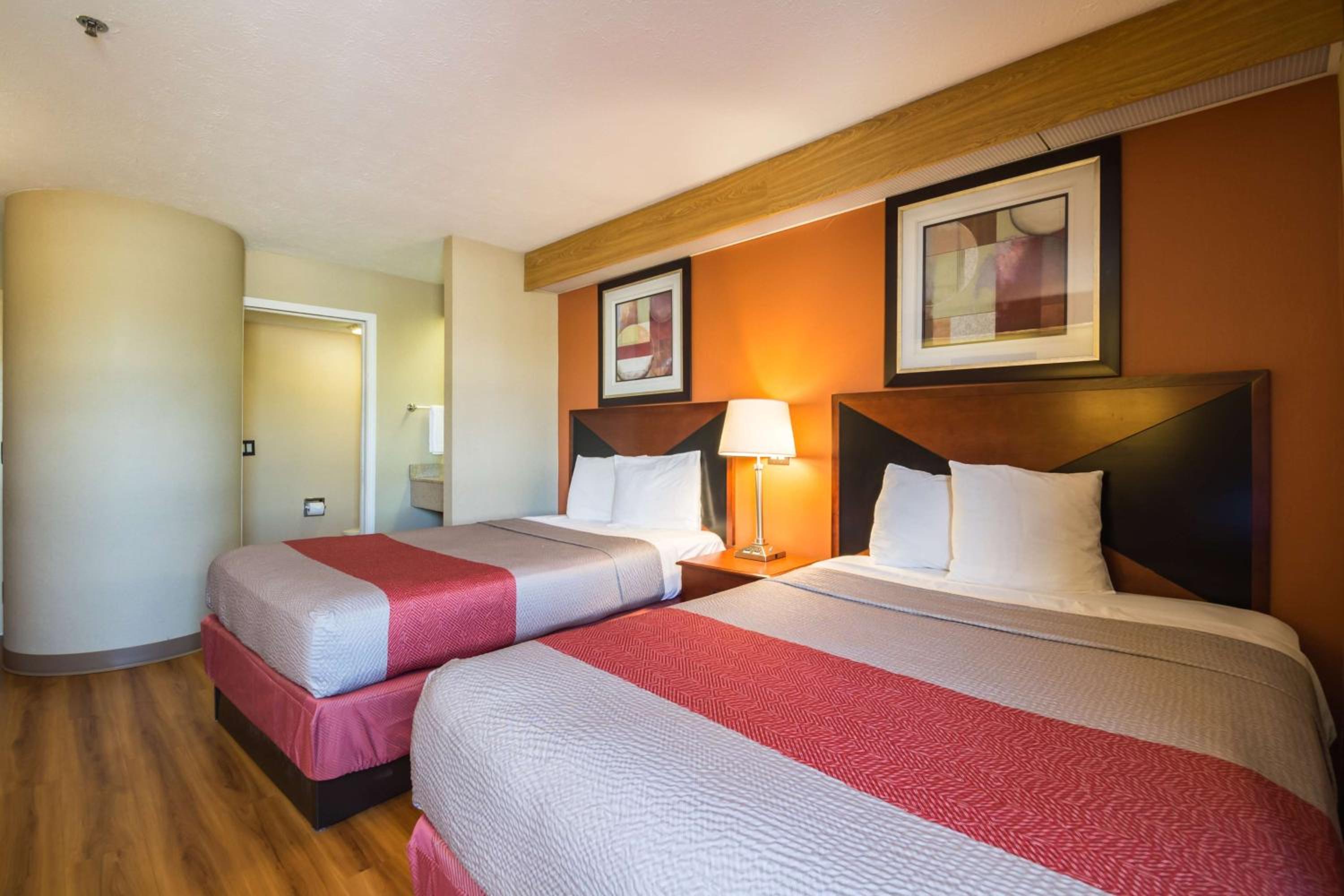 ROOM, QUADRUPLE