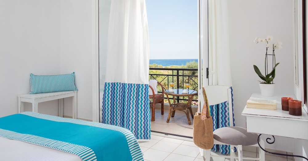 Iris Beach Hotel 18/41