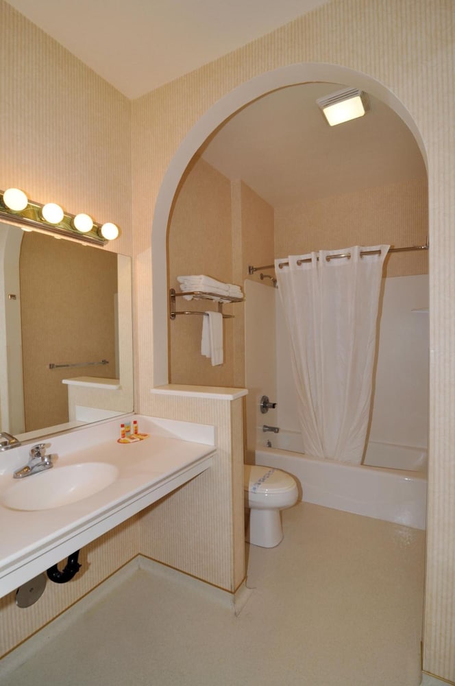 Marinwood Inn & Suites 32/43