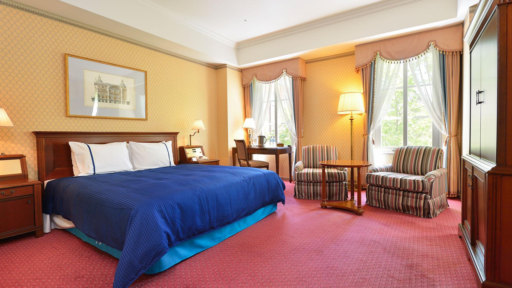 Superior, King Bed, Forest View