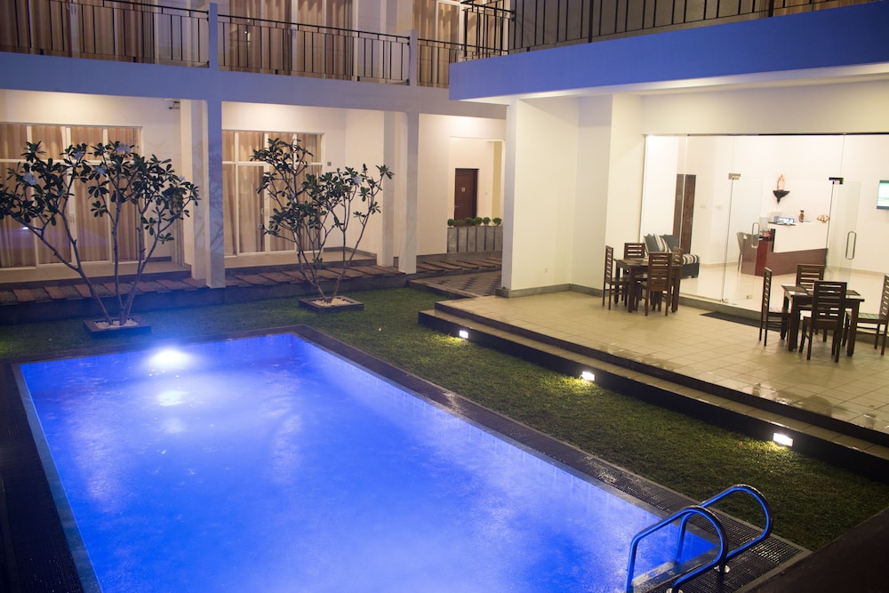 The Suite 262 33/50