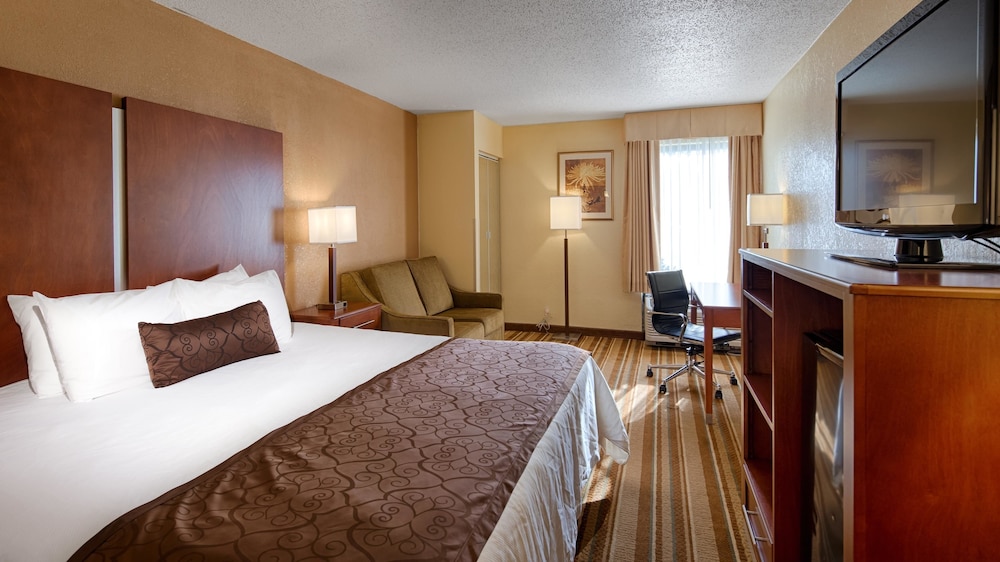 Best Western Plus Richmond Airport Hotel 12/30